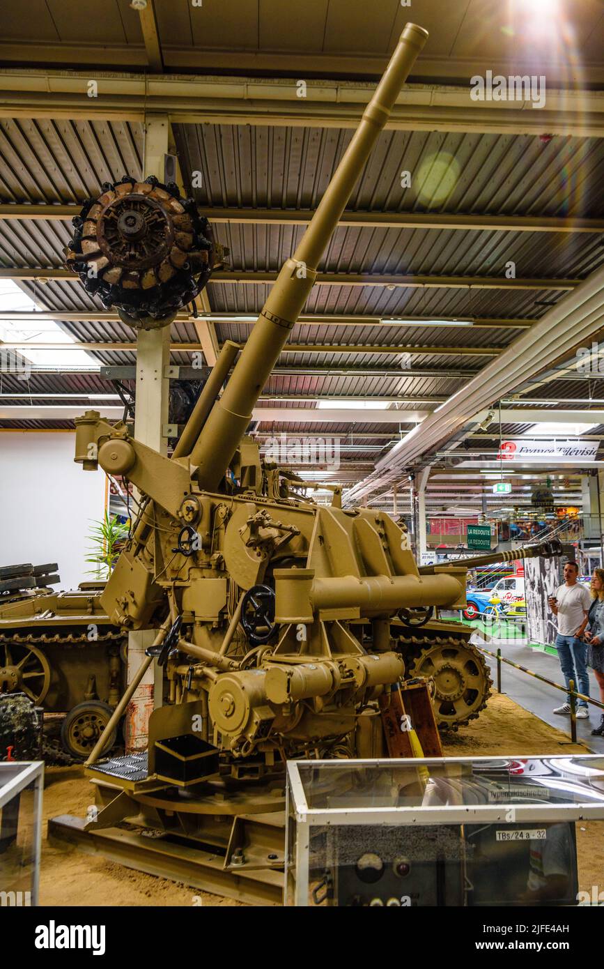 SINSHEIM, GERMANY - MAI 2022: military sand 10.5 cm Flak 38 39 anti-aircraft gun 1944 WW2 3rd reich nazi Germany Luftwaffe Stock Photo