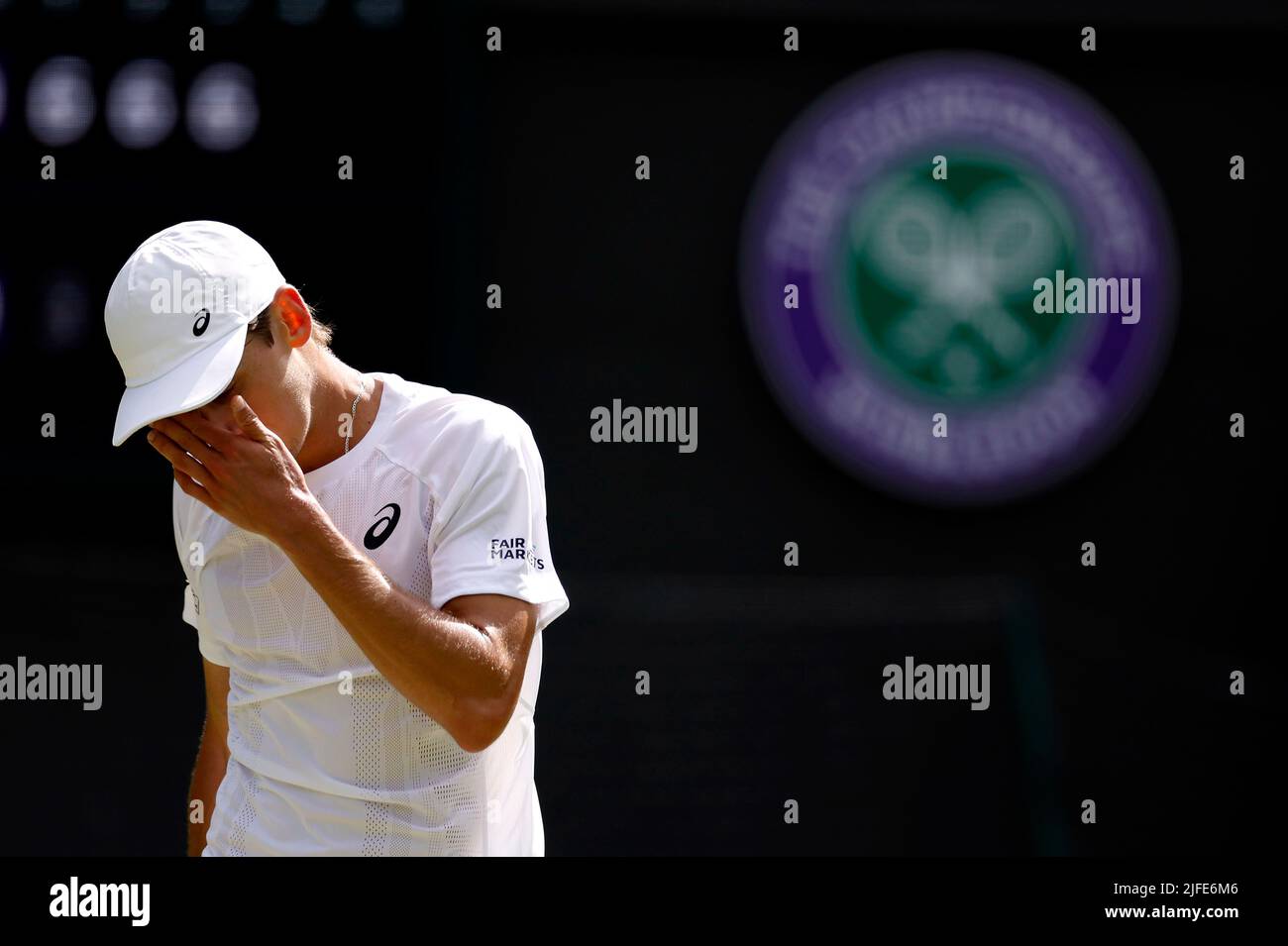 Alex de Minaur reacts during his Gentlemen's Singles third round match against Liam Broady during day six of the 2022 Wimbledon Championships at the All England Lawn Tennis and Croquet Club, Wimbledon. Picture date: Saturday July 2, 2022. Stock Photo