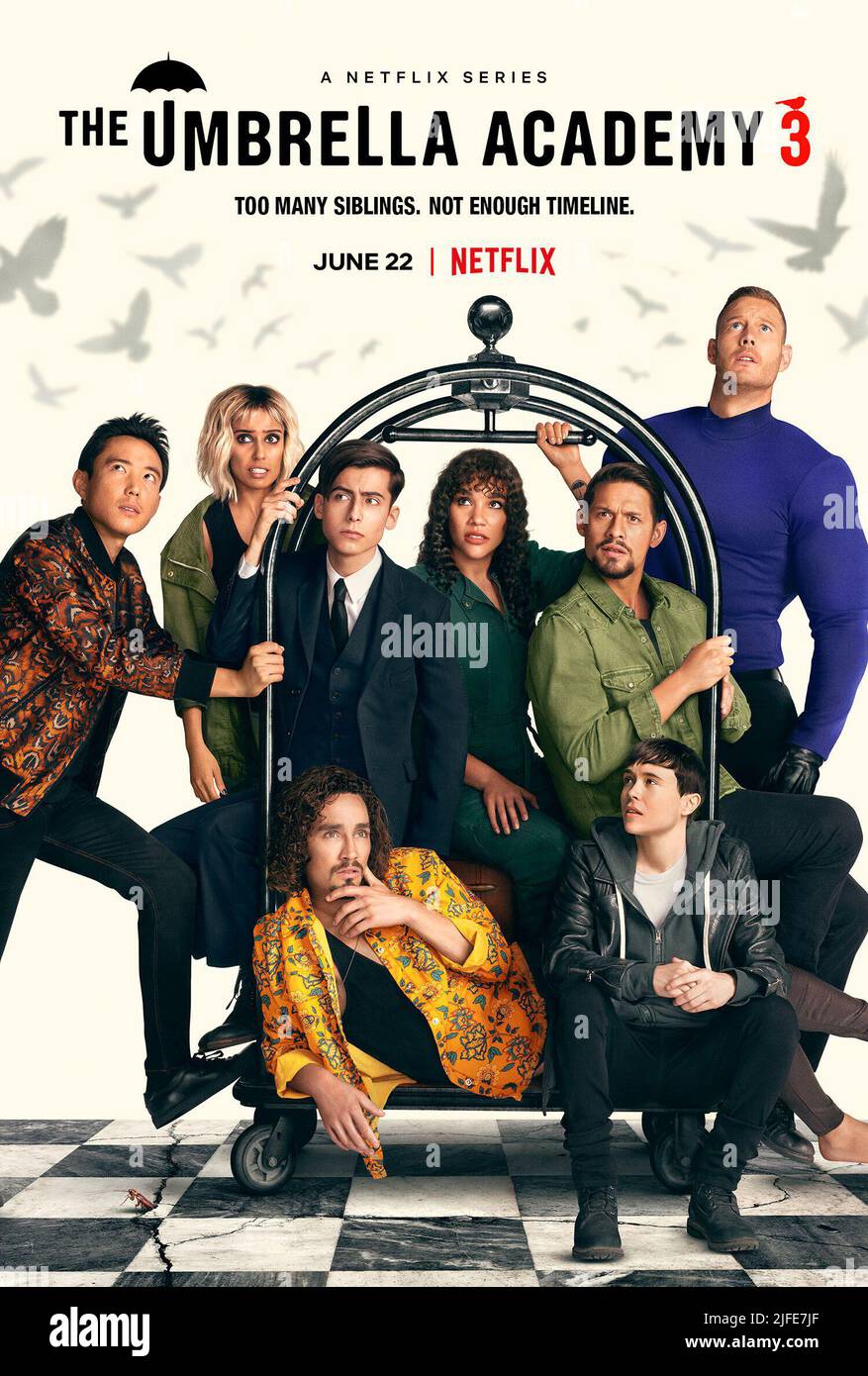 ELLIOT PAGE, ROBERT SHEEHAN, TOM HOPPER, AIDAN GALLAGHER, DAVID CASTAÑEDA, EMMY RAVER-LAMPMAN and JUSTIN H. MIN in THE UMBRELLA ACADEMY (2019), directed by JEREMY SLATER. Credit: NETFLIX / Album Stock Photo