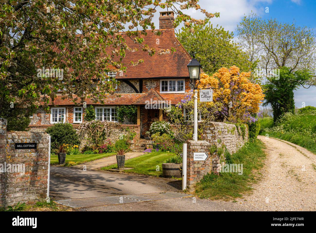 A quintessential, chocolate box type cottage on the path leading up to Halnaker Windmill in the South Downs National Park near Chichester, West Sussex Stock Photo