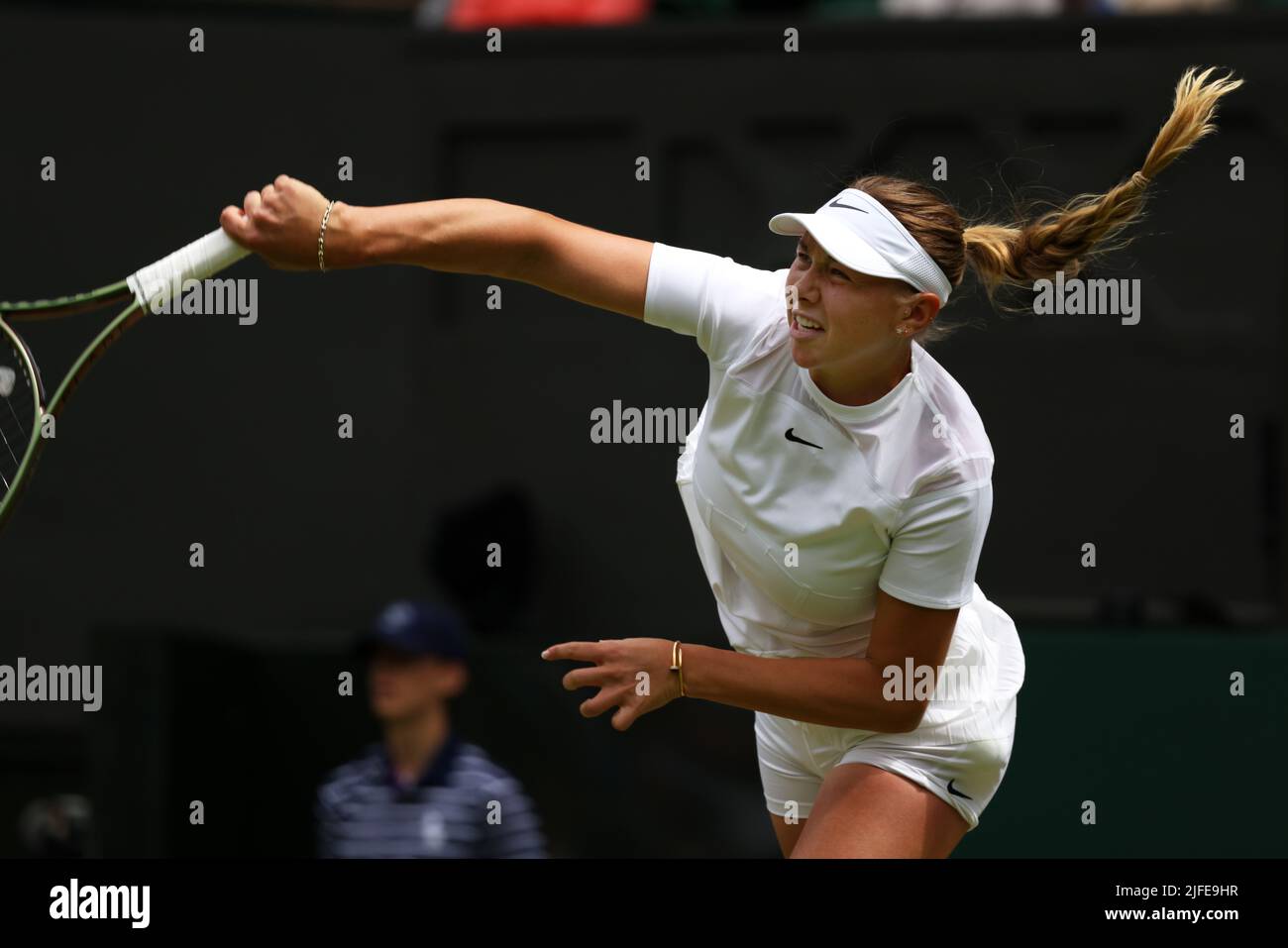 London. Amanda Anisimova of the, United States. 2nd July, 2022. serving during her victory over number 11 seed Coco Gauf on Centre Court at Wimbledon today. Credit: Adam Stoltman/Alamy Live News Stock Photo