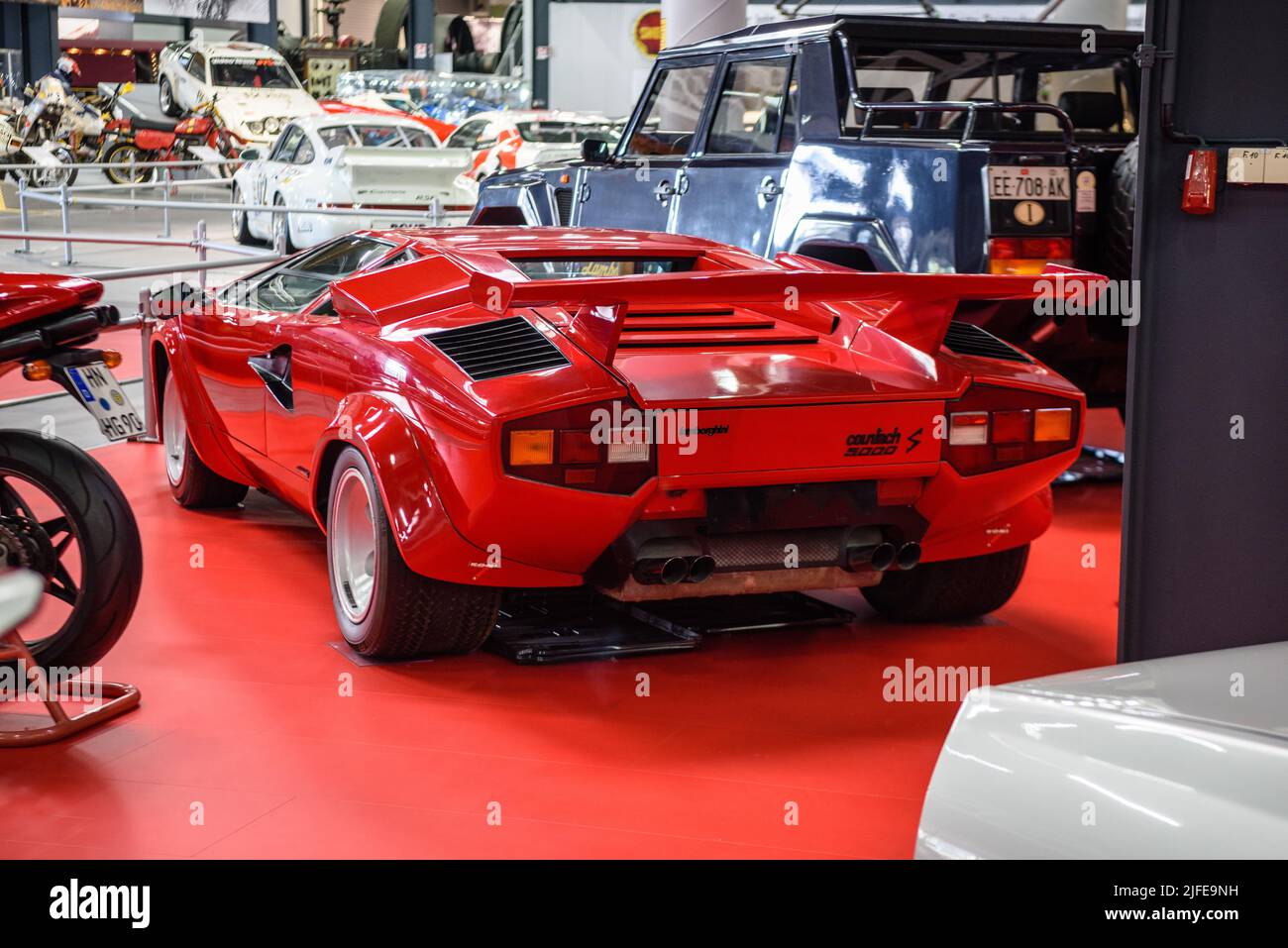 Lamborghini countach rear view hi-res stock photography and images - Alamy