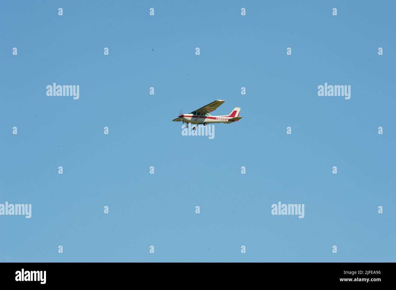 Cessna Skyhawk coming in for landing at Lexington Bluegrass Airport Stock Photo