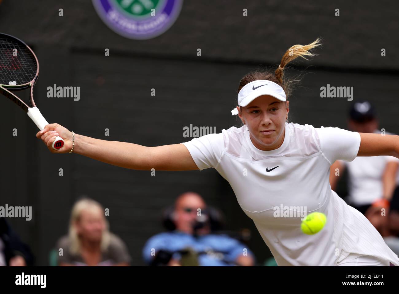 London. Amanda Anisimova of the, United States. 2nd July, 2022. serving during her victory over number 11 seed Coco Gauf on Centre Court at Wimbledon today. Credit: Adam Stoltman/Alamy Live News Stock Photo