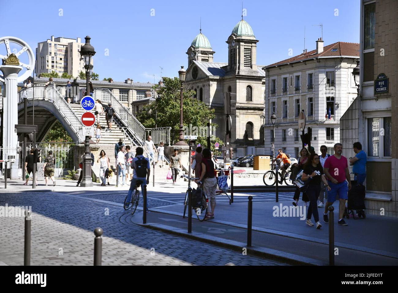 Pont Levant de la Rue de Crimée - Paris - France Stock Photo - Alamy
