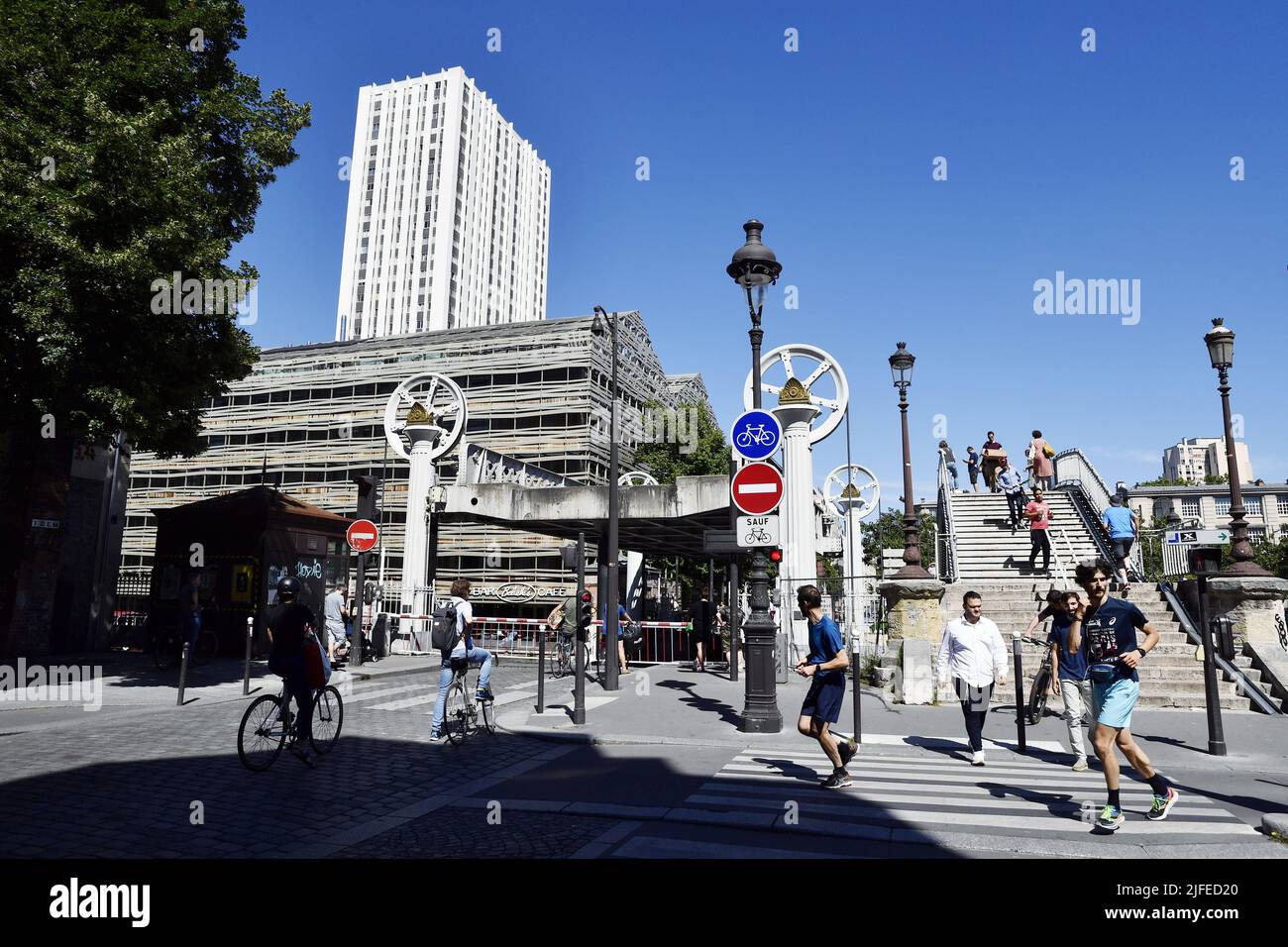 Pont Levant de la Rue de Crimée - Paris - France Stock Photo - Alamy