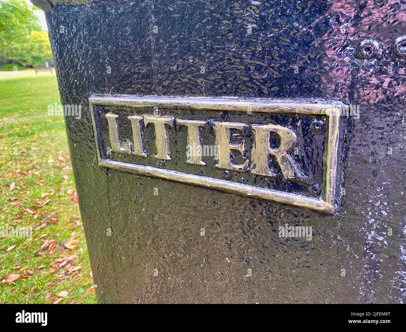 Park litter bin uk hi-res stock photography and images - Alamy