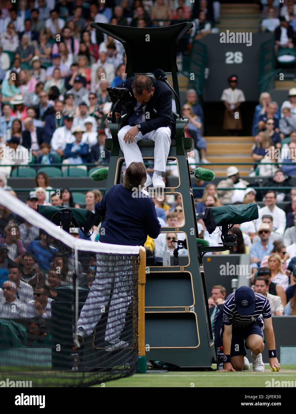 A line judge speaks to the umpire during the Men's Singles third round match between Stefanos Tsitsipas and Nick Kyrgios during day six of the 2022 Wimbledon Championships at the All England Lawn Tennis and Croquet Club, Wimbledon. Picture date: Saturday July 2, 2022. Stock Photo