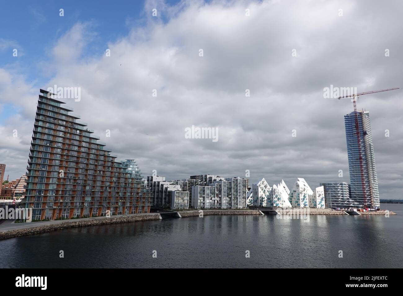 Aarhus, Denmark. 10th June, 2022. Houses in the new Aarhus Ø district: Terrace House (l-r), Z-Huset, 'Isbjerget' (Iceberg). Credit: Kathrin Deckart/dpa/Alamy Live News Stock Photo