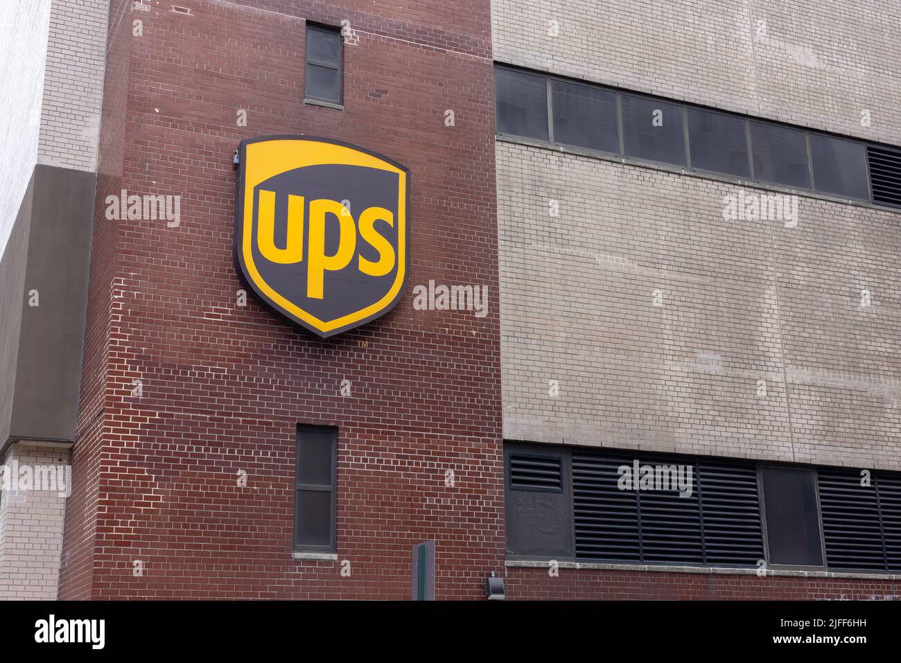 Ups distribution center hires stock photography and images Alamy