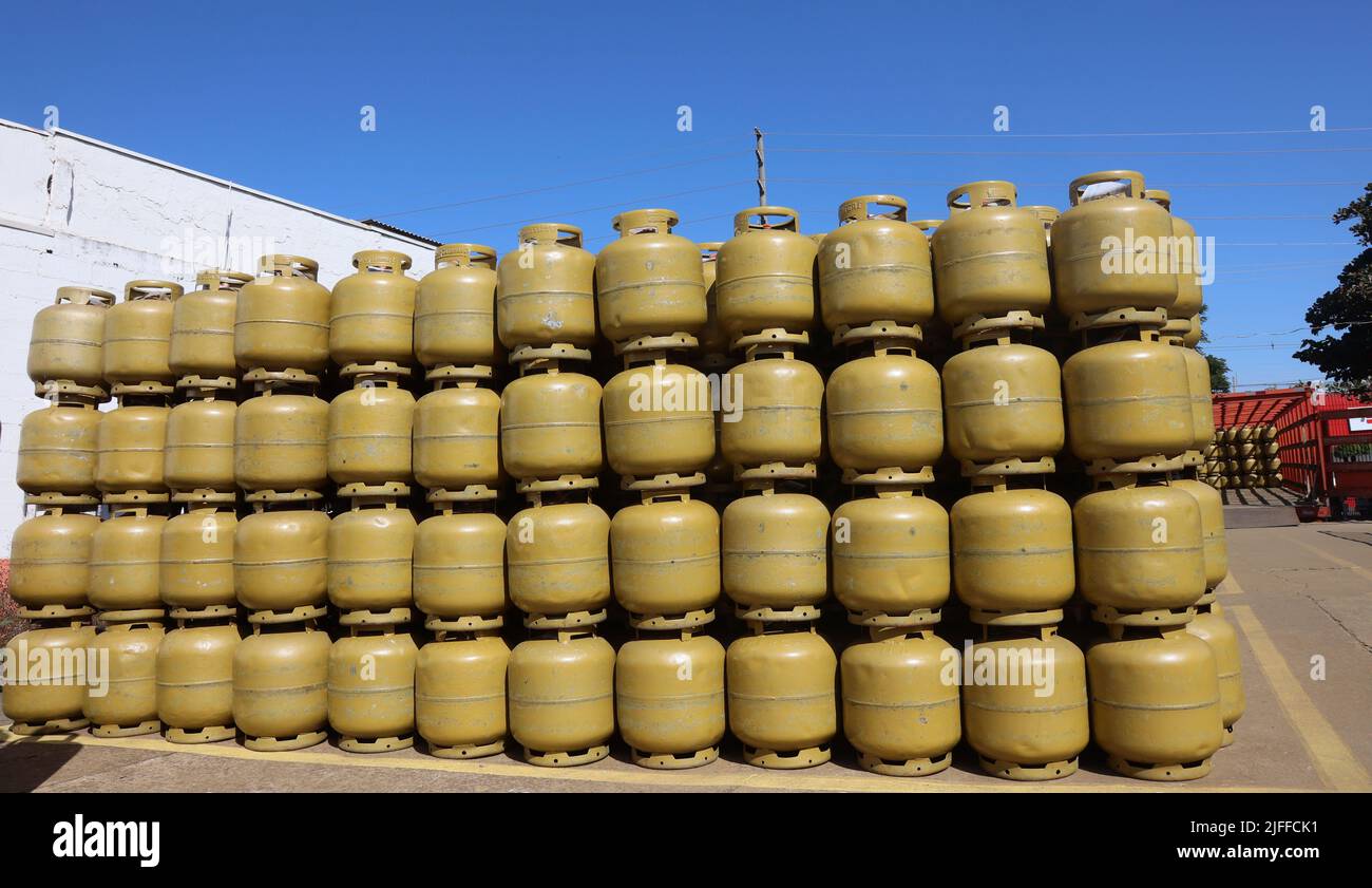 Cooking gas cylinders hi-res stock photography and images - Alamy
