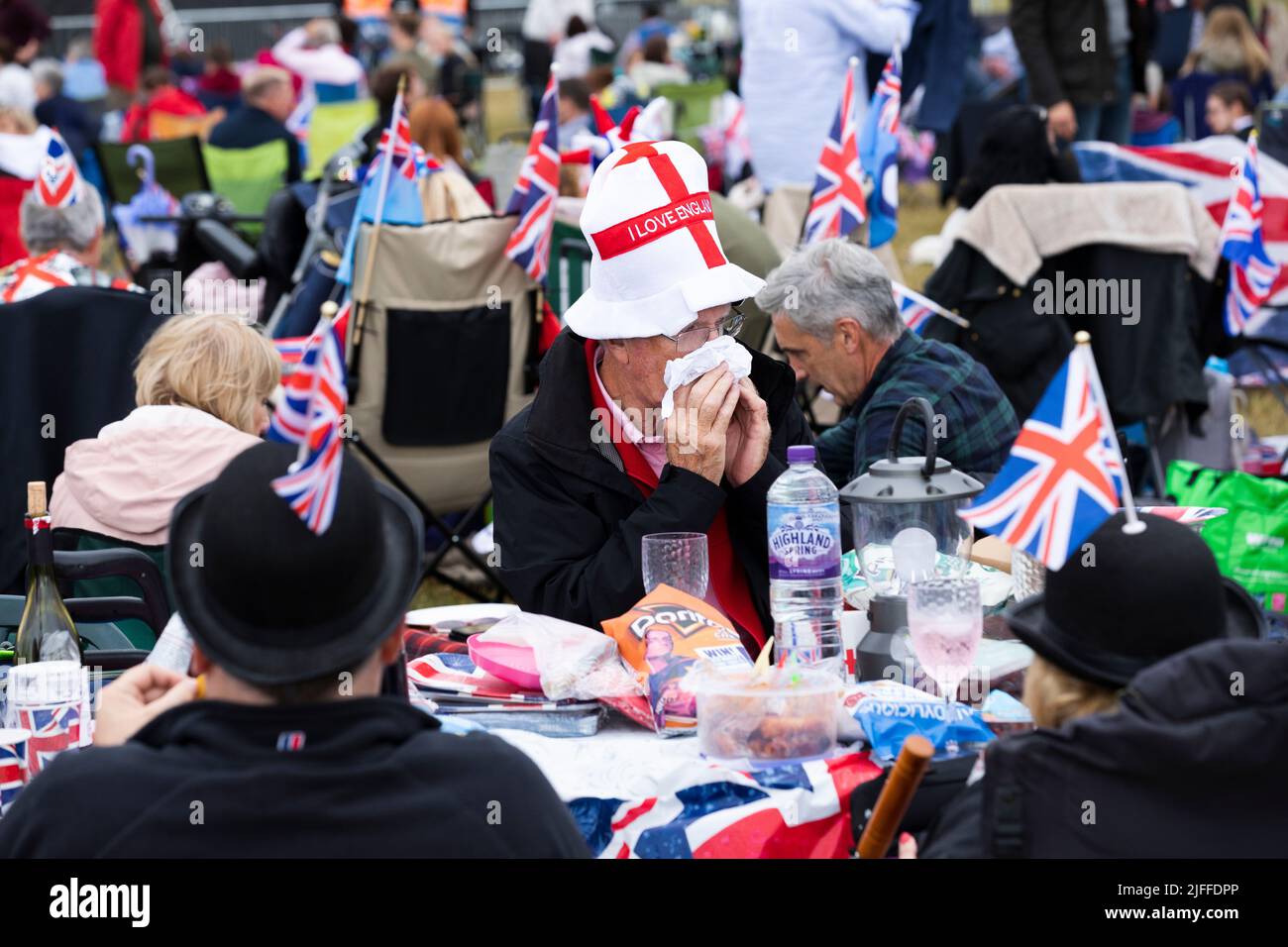 Woodstock, Oxfordshire, UK. 2nd July 2022. Man in hat with 'I love england' and Red Ensign. Battle Prom Picnic Concerts. Blenheim Palace. United Kingdom. Credit: Alexander Caminada/Alamy Live News Stock Photo