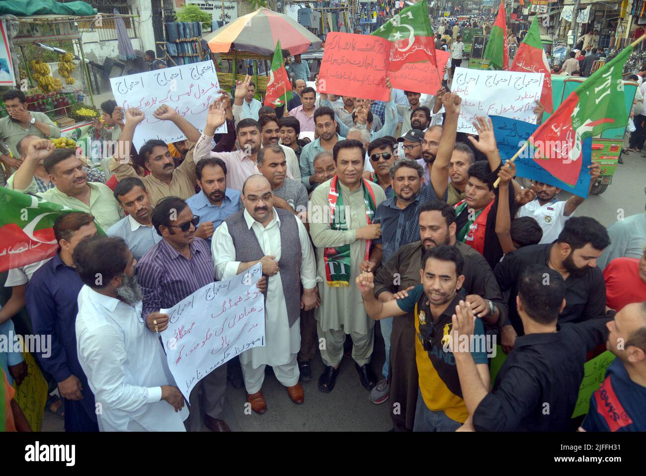 Lahore, Punjab, Pakistan. 2nd July, 2022. Traders and supporters of Pakistan Tehreek e Insaf (PTI) hold anti-goverment rally against price hike of petroleum and other products at Anarkali Chowk in Lahore. (Credit Image: © Rana Sajid Hussain/Pacific Press via ZUMA Press Wire) Stock Photo