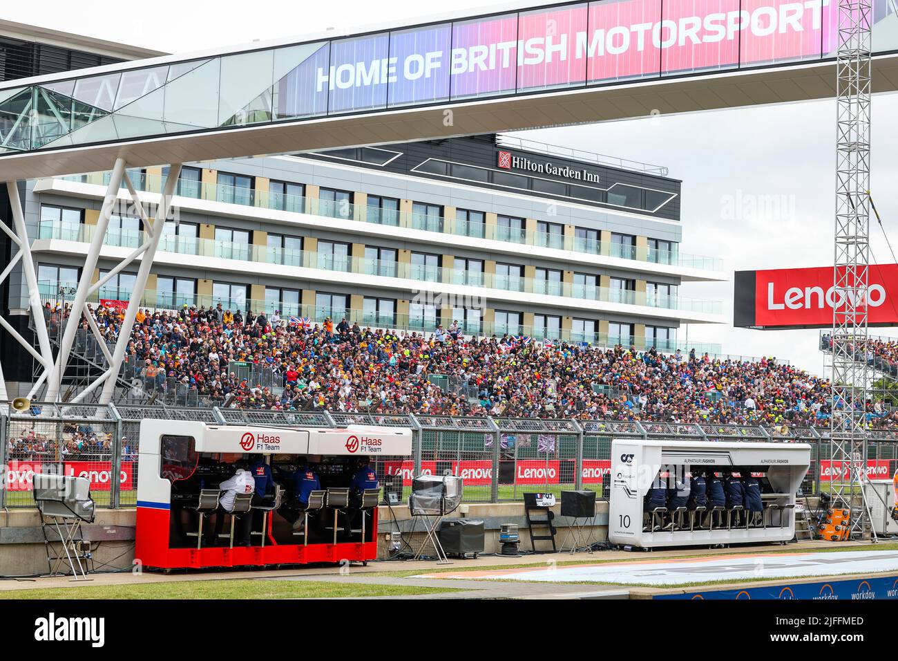 Pitwall Atmosphere During The Formula 1 Lenovo British Grand Prix 2022 pitwall-atmosphere-during-the-formula-1-lenovo-british-grand-prix-2022