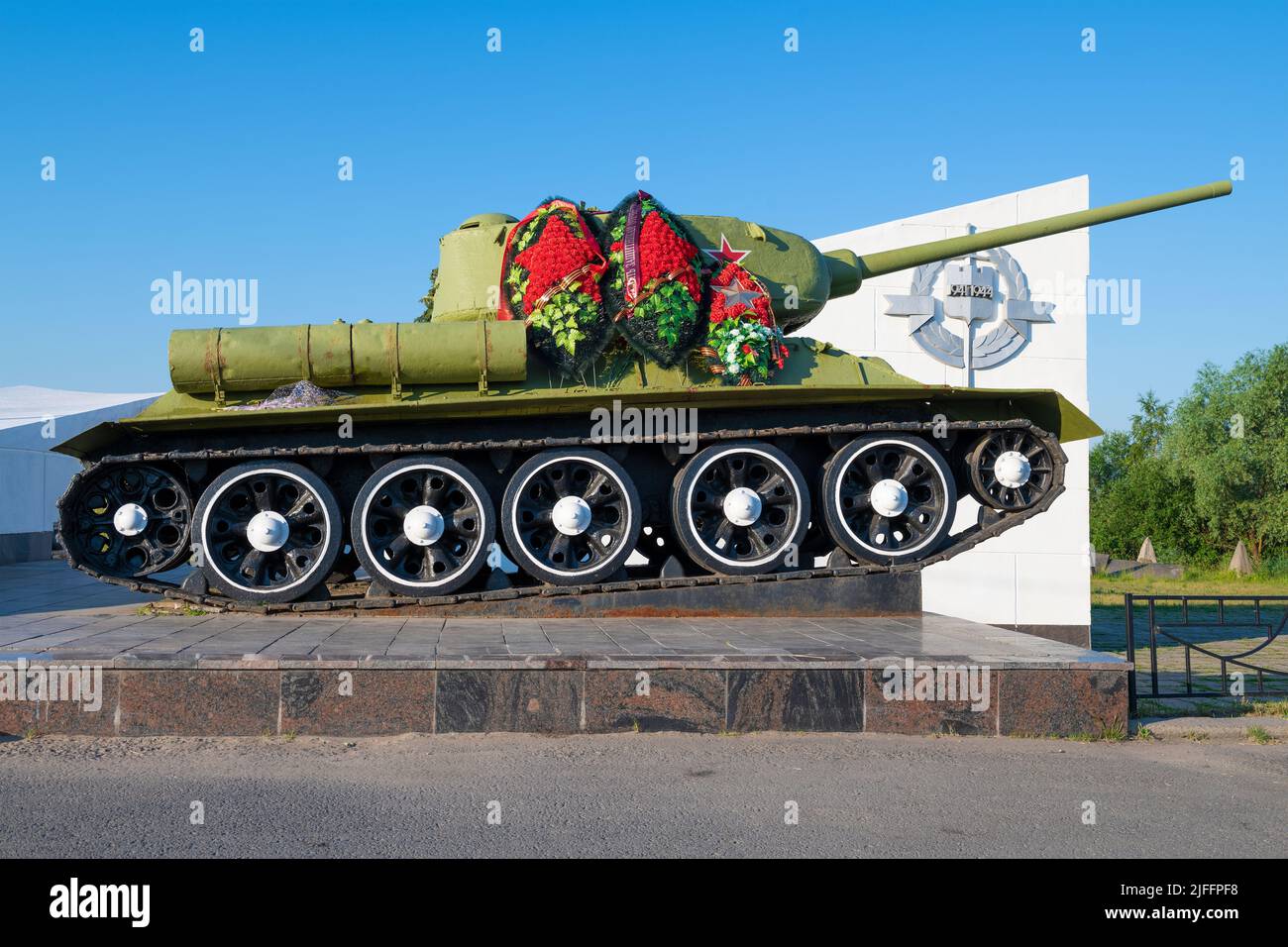 VELIKY NOVGOROD, RUSSIA - JUNE 26, 2022: Tank-monument T-34-85 installed in memory of the soldiers of the 28th and 3rd tank divisions who defended Nov Stock Photo