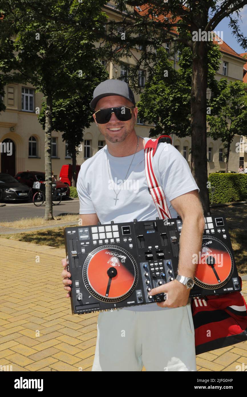 Nize The Rapper DJ Nize T bei der Ankunft zur Aufzeichnung: Sommer bei uns - Die MDR ...
