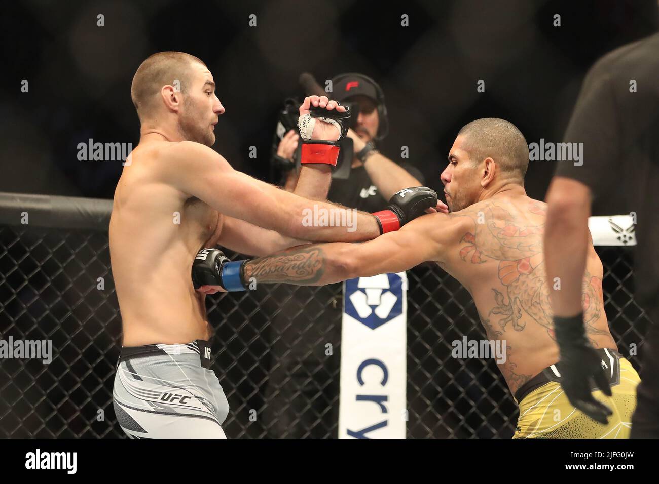 Las Vegas, United States. 02nd July, 2022. LAS VEGAS, NV - JULY 2: (R-L) Alex Pereira punches Sean Strickland in their Middleweight bout during the UFC 276 at the T-Mobile Arena on July 2, 2022 in Las Vegas, Nevada, United States. (Photo by Alejandro Salazar/PxImages) Credit: Px Images/Alamy Live News Stock Photo