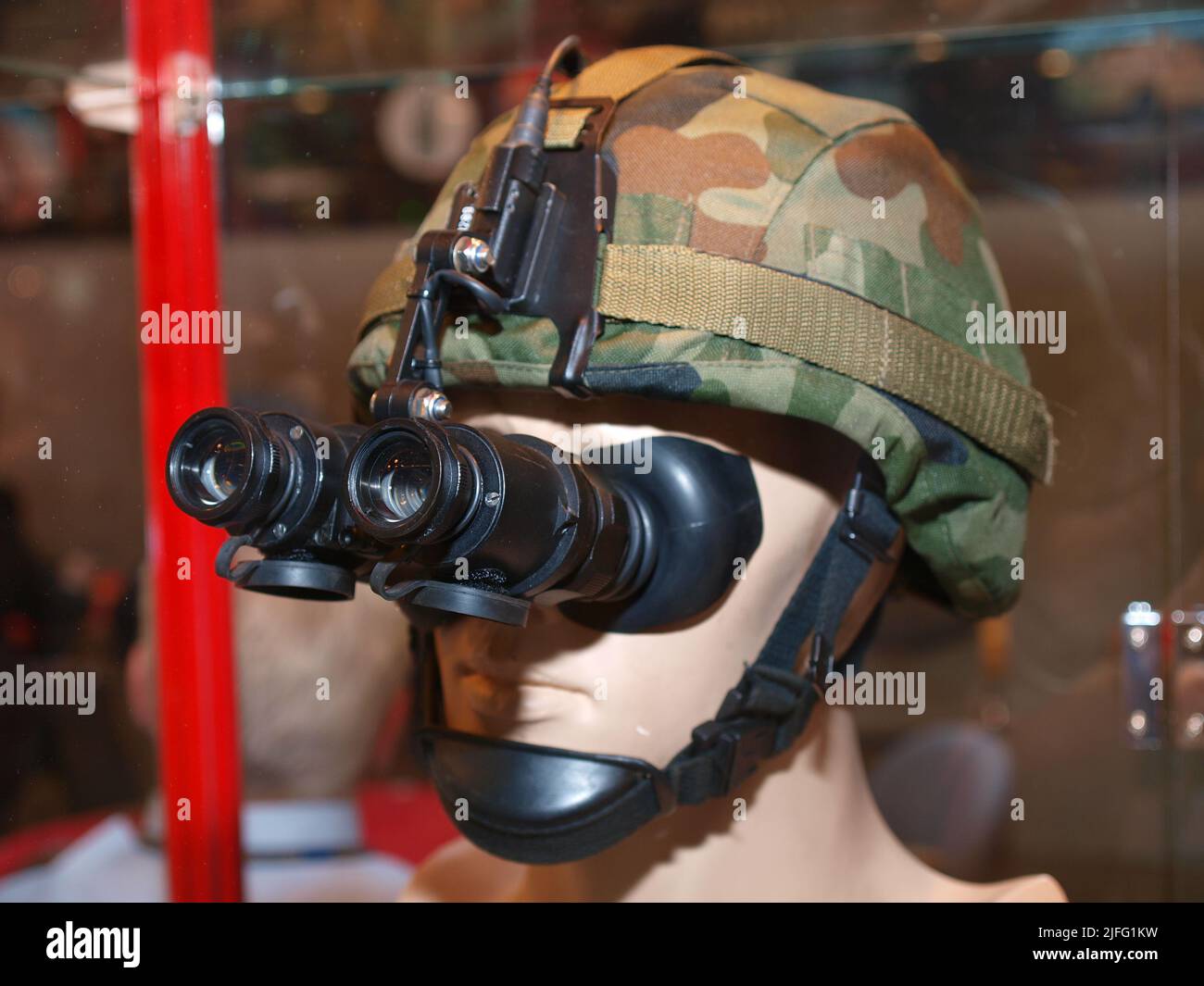 PNL2AD Night Vision Goggle in Eurosatory 2008 Military exibition Stock