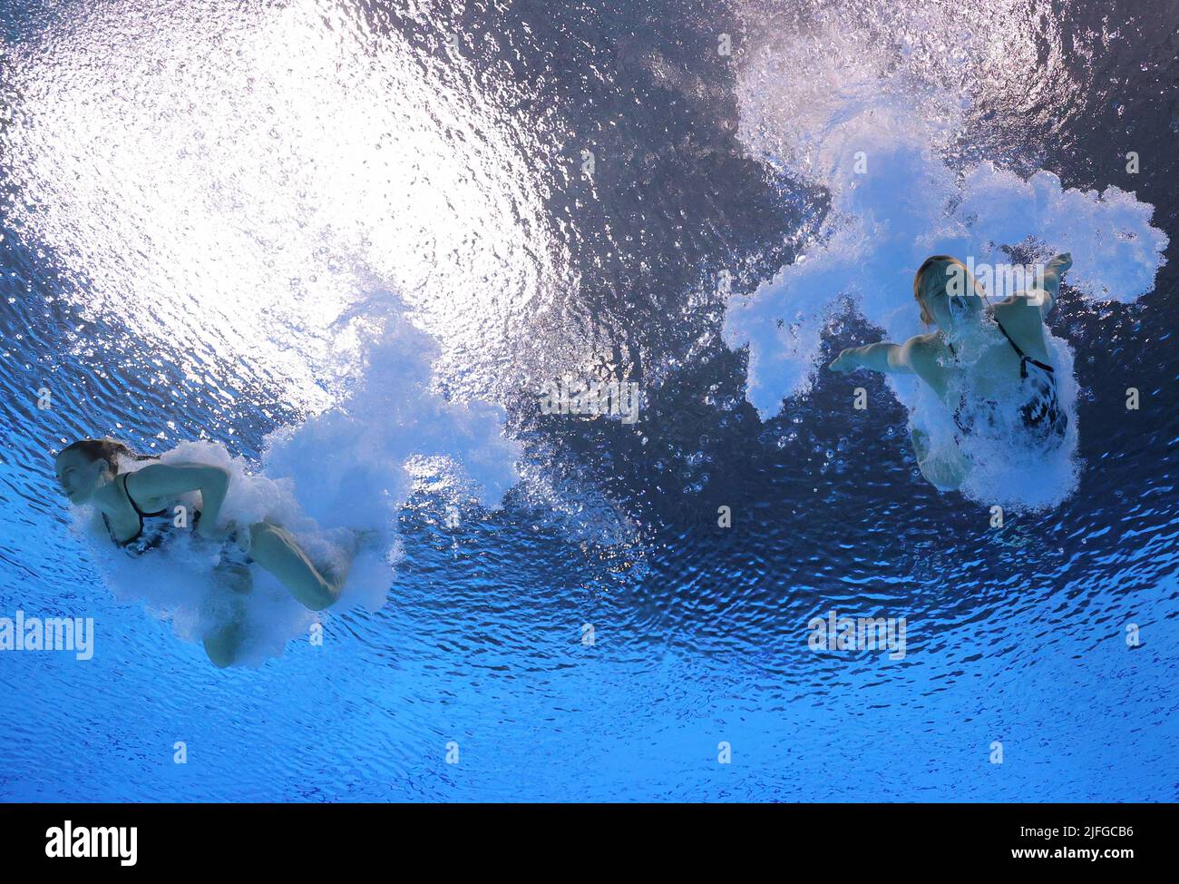 Diving - FINA World Championships - Duna Arena, Budapest, Hungary - July 3, 2022 Germany's Lena Hentschel and Tina Punzel in action during the women's 3m synchronized preliminary REUTERS/Antonio Bronic Stock Photo