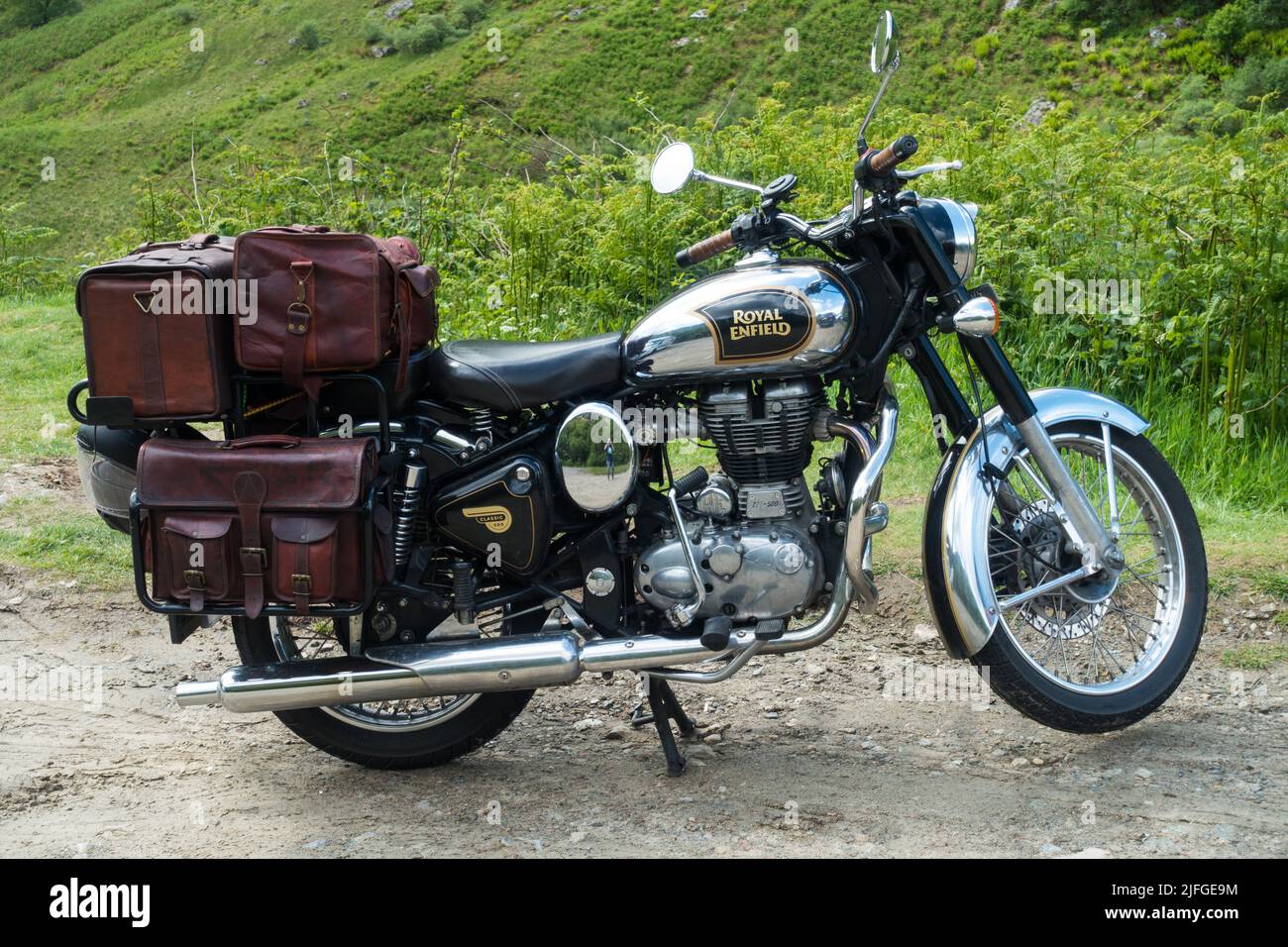 Bordeaux , Aquitaine / France - 12 19 2019 : Panneau de commande gros  projecteurs avec compteur de vitesse classique Royal Enfield moto Photo  Stock - Alamy