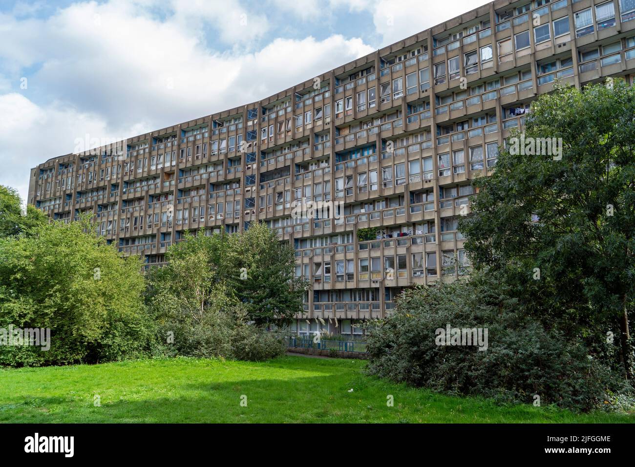 Brutalist style tower block in Robin Hood Gardens housing estate, Poplar, East London designed by architects Alison and Peter Smithson. Stock Photo