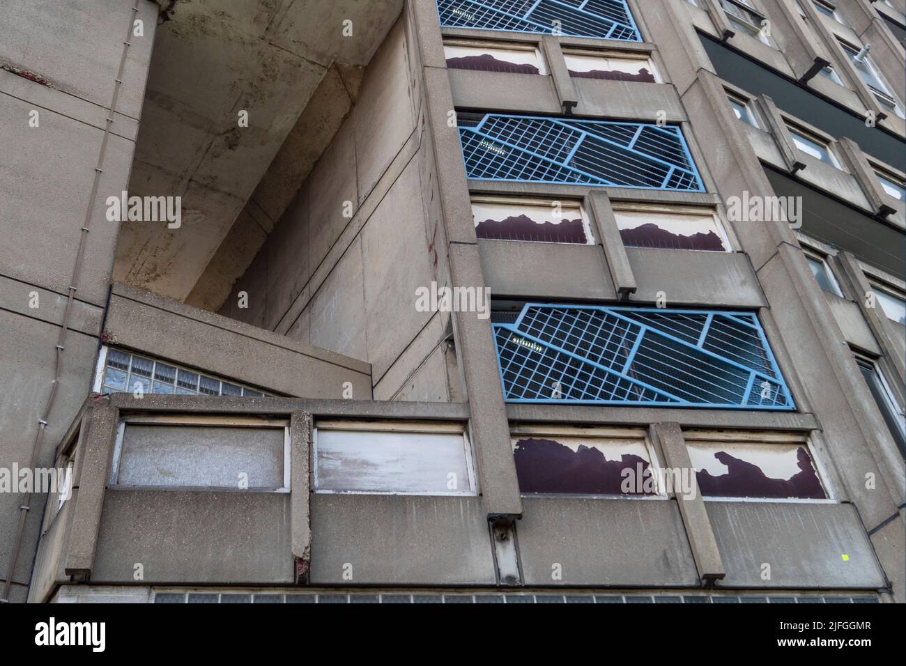 Section of the Brutalist style tower block in Robin Hood Gardens housing estate, Poplar, East London designed by architects Alison and Peter Smithson. Stock Photo