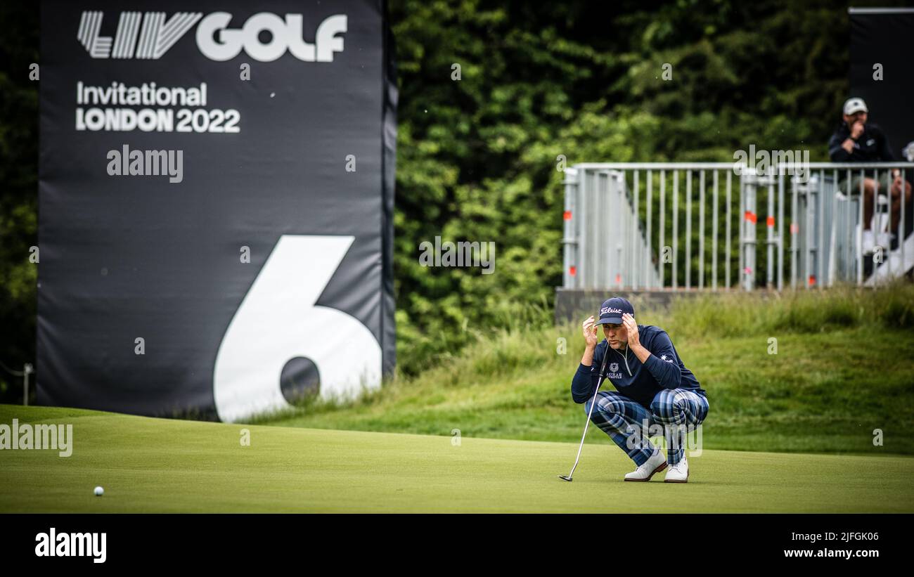 Ian Poulter checks the lay of the 6th green before putting during the LIV Golf Invitational London Stock Photo