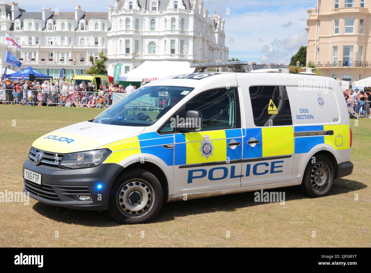 VW VOLKSWAGEN CADDY POLICE DOG VAN OF BRITISH TRANSPORT POLICE AT A 999 WEEKEND EMERGENCY SERVICES DISPLAY IN EASTBOURNE IN 2022 Stock Photo