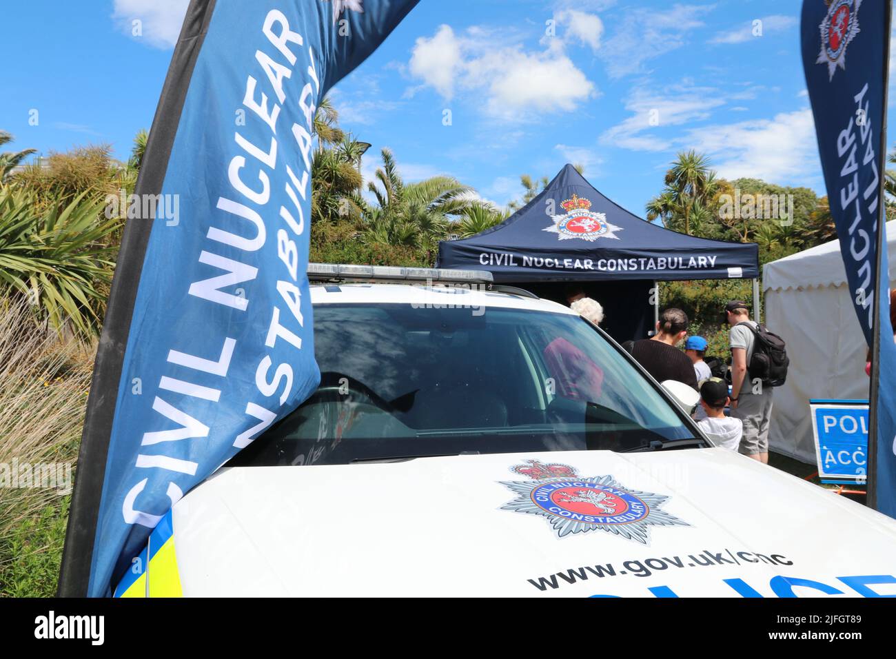 CIVIL NUCLEAR CONSTABULARY POLICE INFORMATION STAND AND POLICE CAR AT A 999 EMERGENCY SERVICES DISPLAY SHOW IN EASTBOURNE Stock Photo