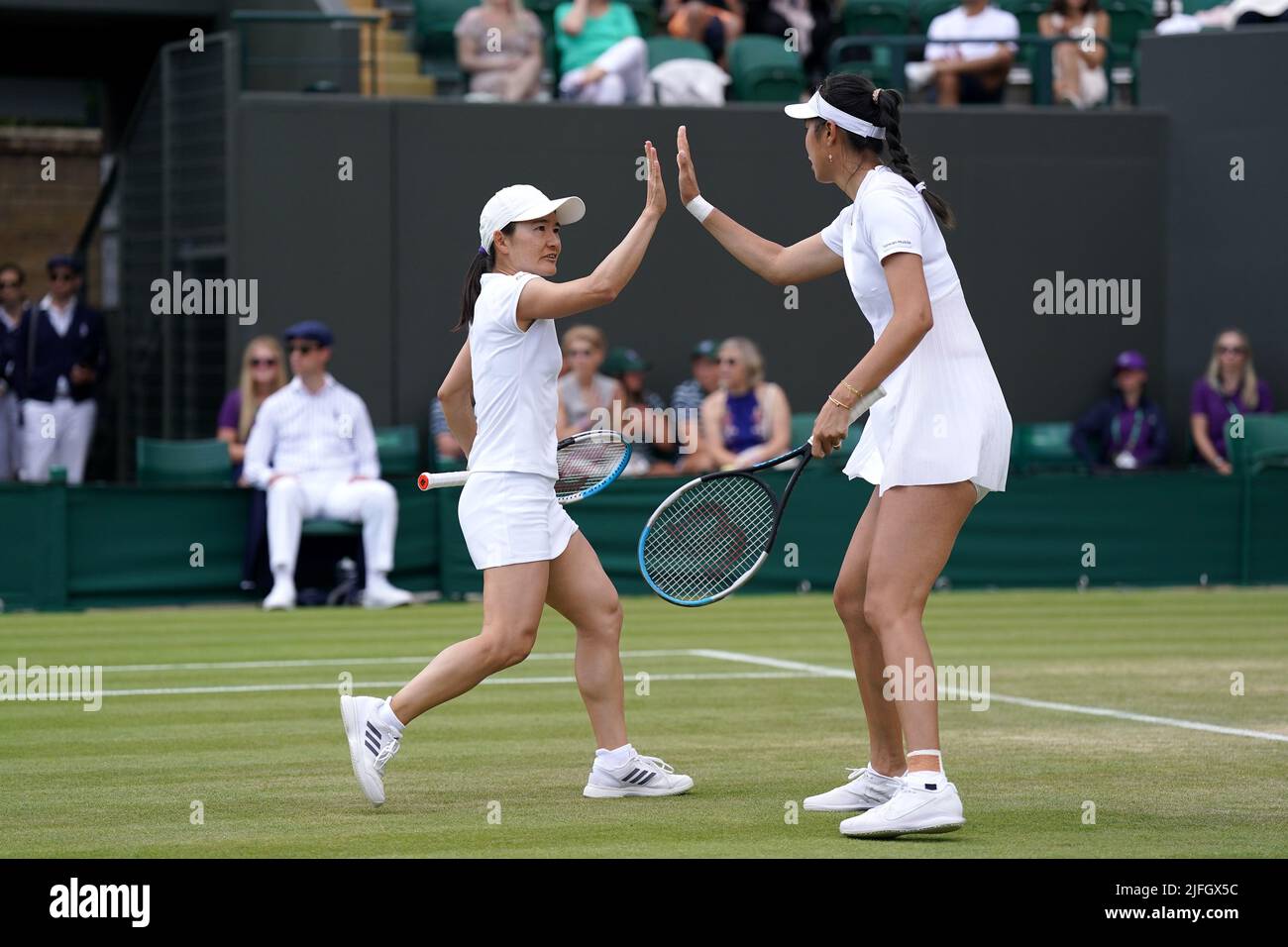 Japan's Shuko Aoyama and Chinese Taipei's Hao-Ching Chan in action against USA's Alison Riske-Amritaj and Coco Vandeweghe during day seven of the 2022 Wimbledon Championships at the All England Lawn Tennis and Croquet Club, Wimbledon. Picture date: Sunday July 3, 2022. Stock Photo