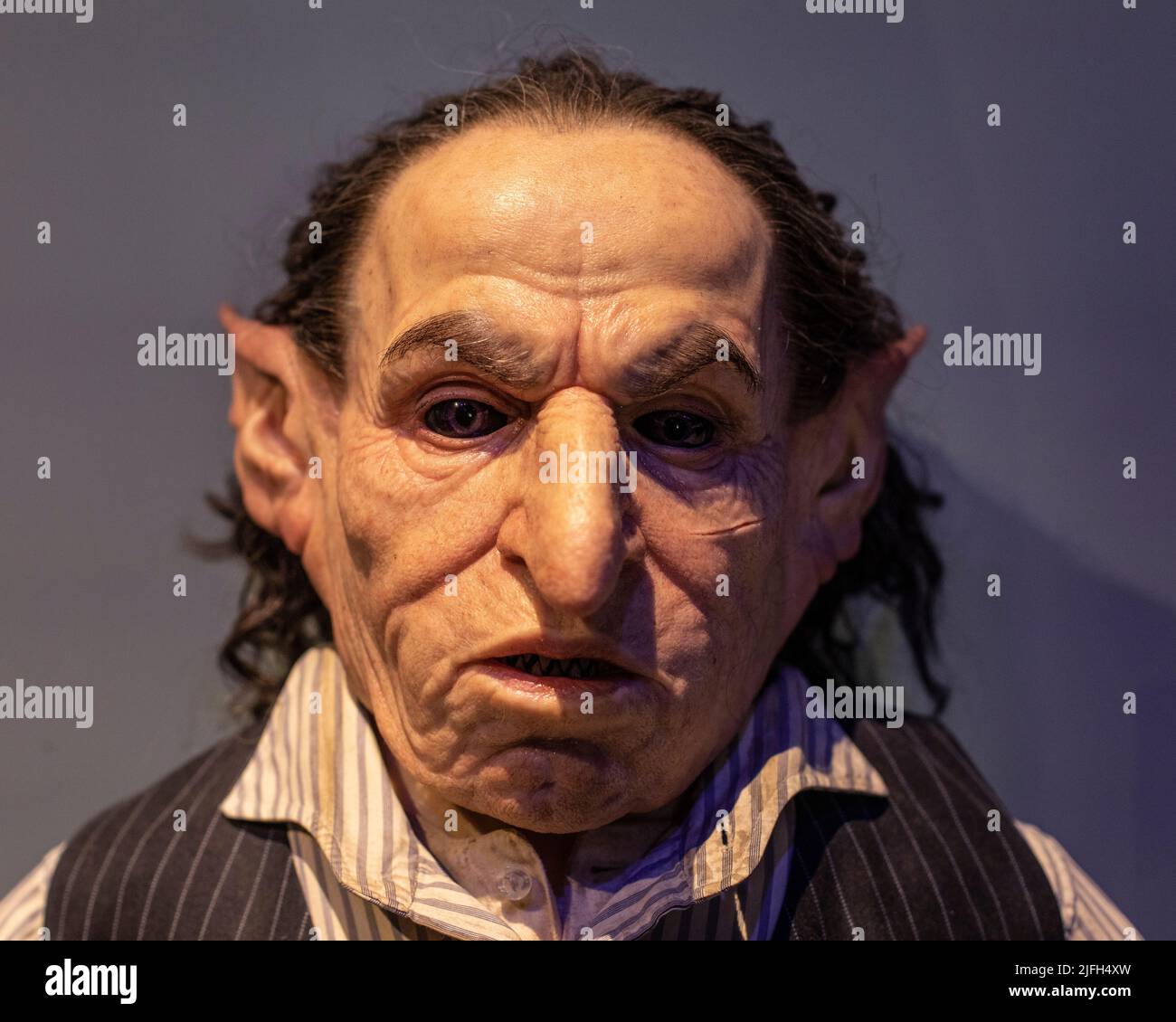 Griphook warwick davis hi-res stock photography and images - Alamy