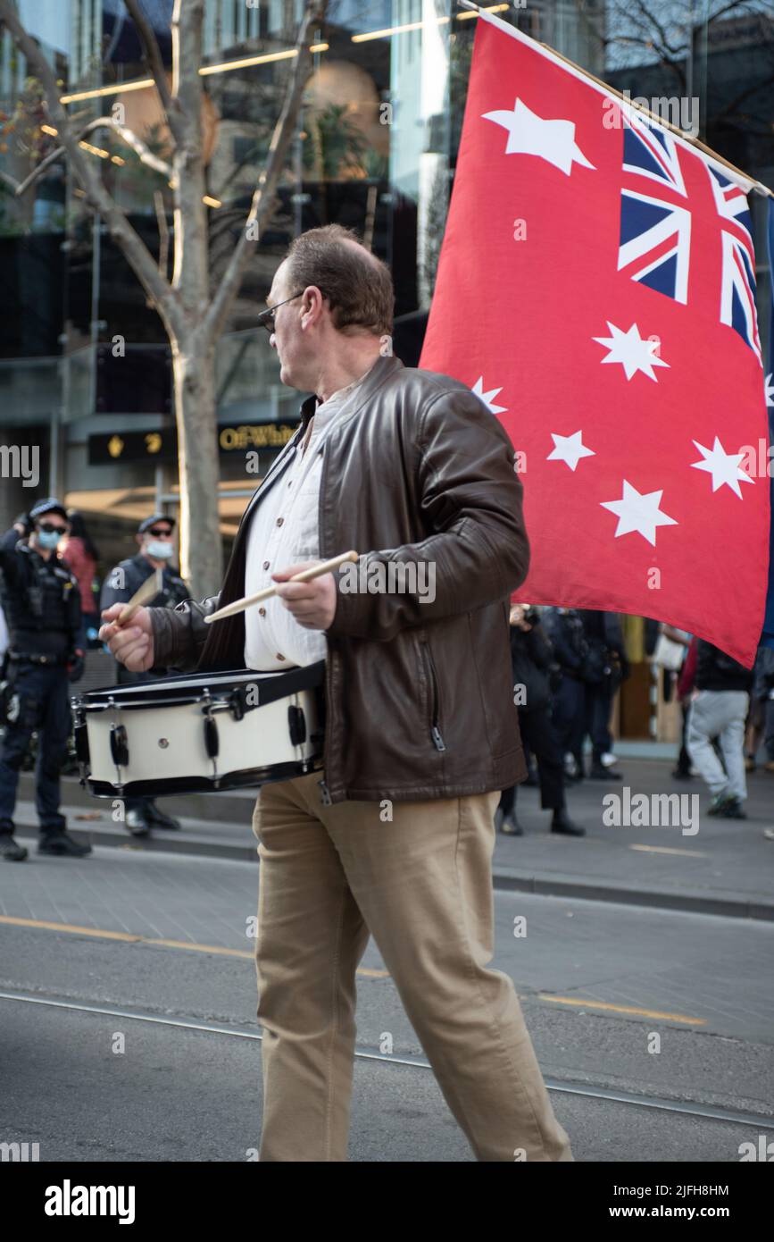 Melbourne, Australia. 2nd July 2022. Anti-lockdown protesters clash with police during a solidarity protest for abortion rights. Credit: Jay Kogler/Alamy Live News Stock Photo