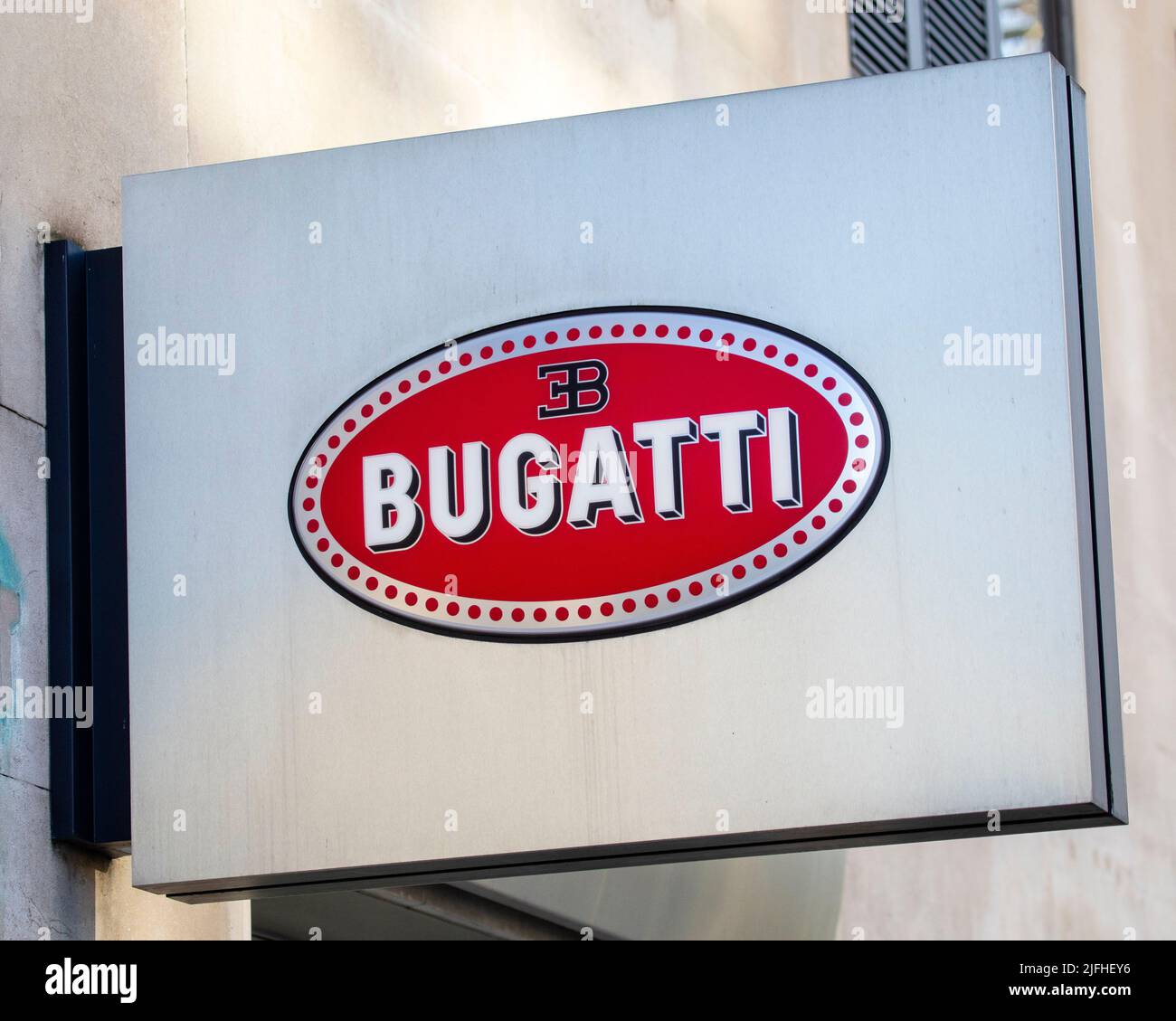 Bugatti Chiron L'Ébé – 24-Karat Decor Parts Adorn the Chiron for the First  Time – Bugatti Newsroom