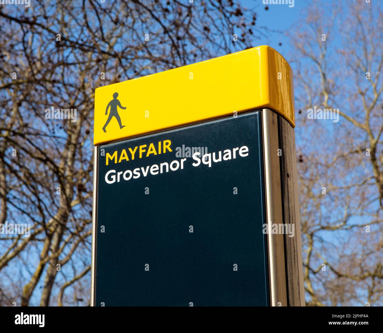 London Signpost London, UK - March 8th 2022: A signpost at Grosvenor Square in the ...