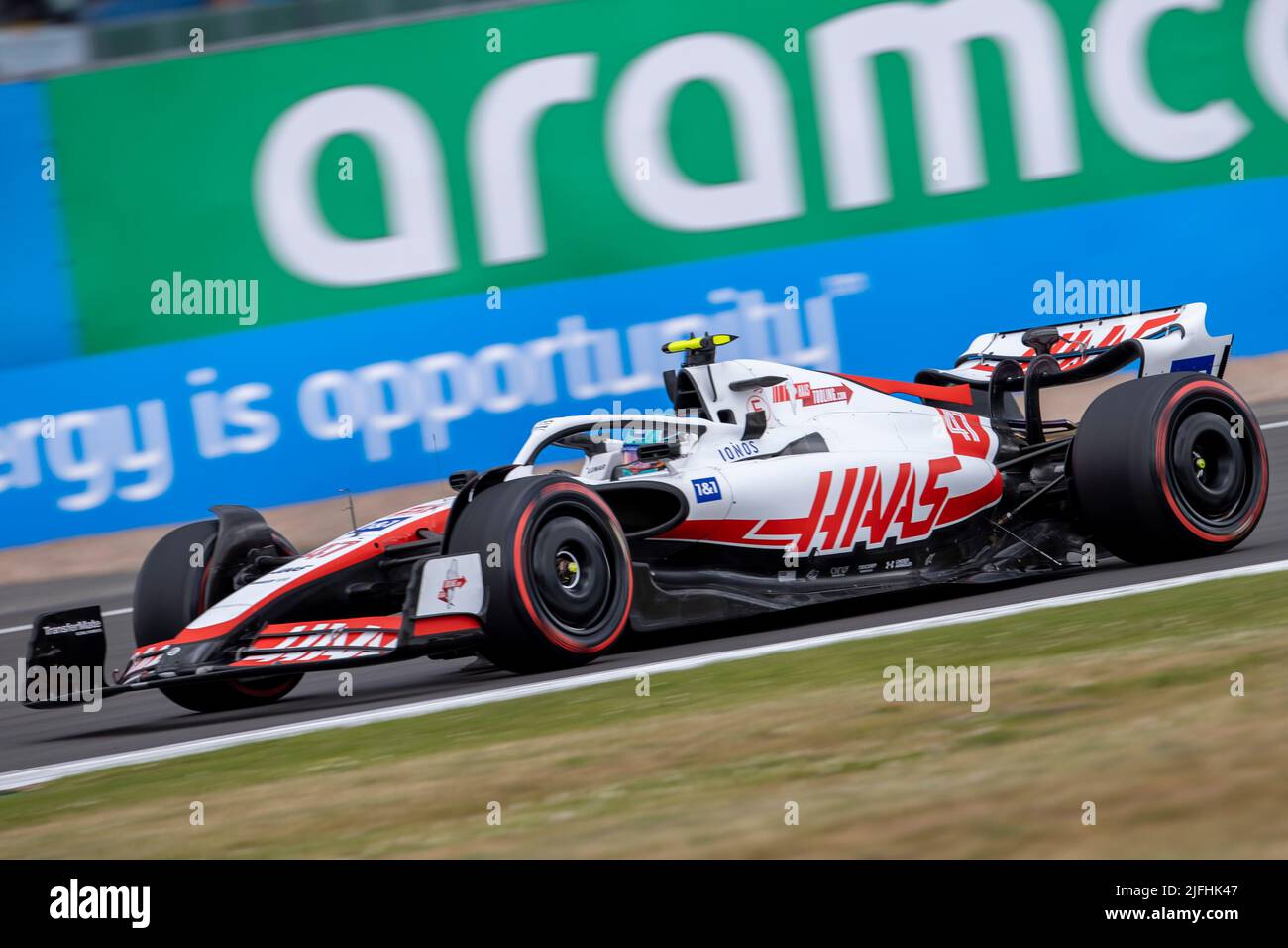 Silverstone, UK. 3rd July 2022,  Silverstone Circuit, Silverstone, Northamptonshire, England: British F1 Grand Prix, Race day: Haas F1 Team driver Mick Schumacher in his Haas-Ferrari VF-22 Credit: Action Plus Sports Images/Alamy Live News Stock Photo