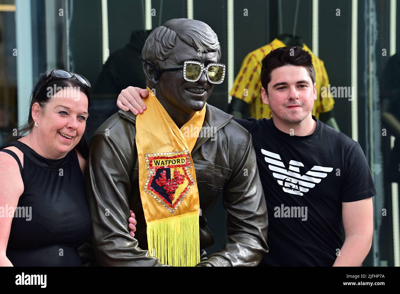 Fans pose with Graham Taylor Statue with Watford FC scarf Stock Photo