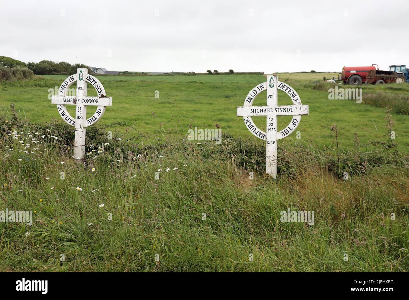 White crosses near Banna Strand in County Kerry to remember Kerry Republicans who died in defence of the republic Stock Photo