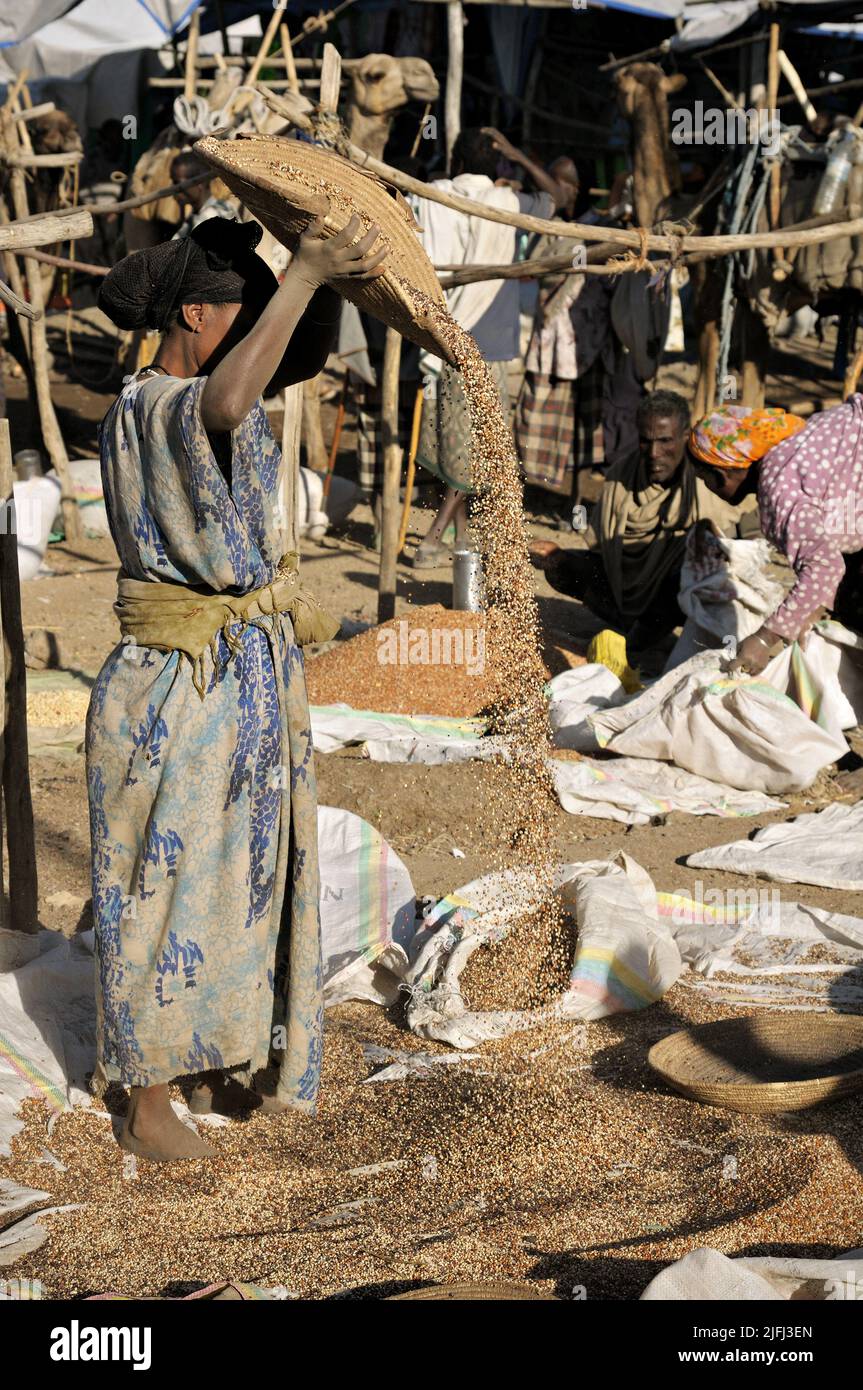 Woman with a basket of cereals at Bati market, Amhara Region, Ethiopia Stock Photo