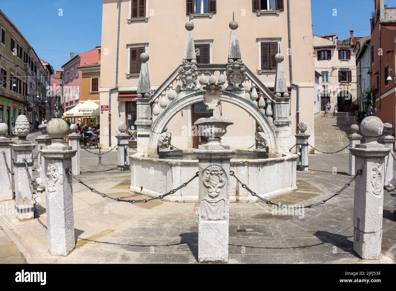 17th Century Da Ponte Fountain (Da Pontejev vodnjak), Preseren Square, Koper, Slovene Istria, Slovenia Stock Photo