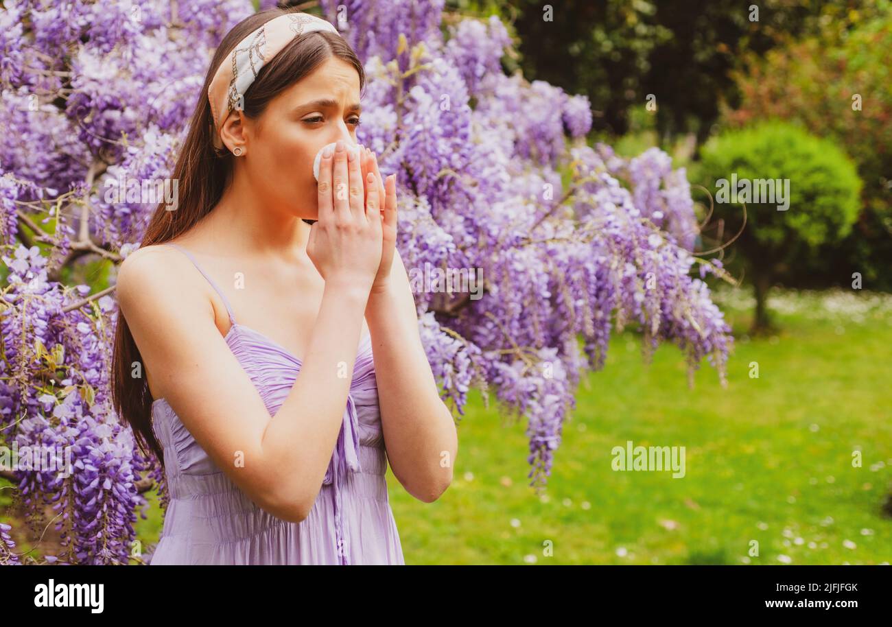 Girl with nose allergy sneezing. Polen illnes symptom concept. Woman ...