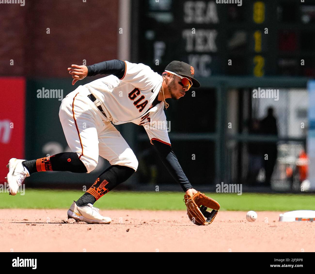 San Francisco Giants Infielder Thairo Estrada (39) fields a ground ball