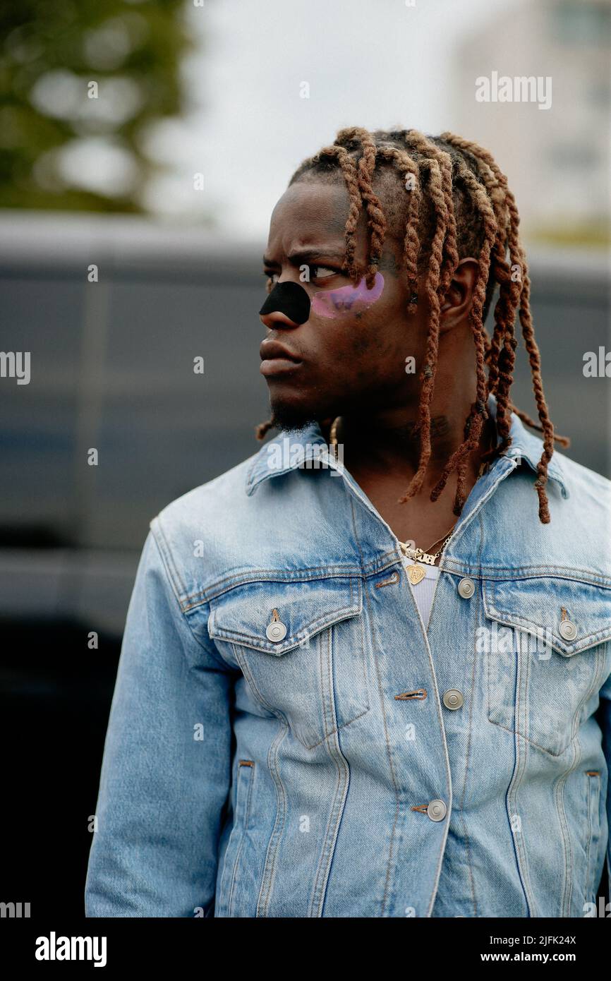 Street style, Ian Connor arriving at Givenchy Spring-Summer Menswear 2023  show, held at Ecole Militaire, Paris, France, on June 22nd, 2022. Photo by  Marie-Paola Bertrand-Hillion/ABACAPRESS.COM Stock Photo - Alamy