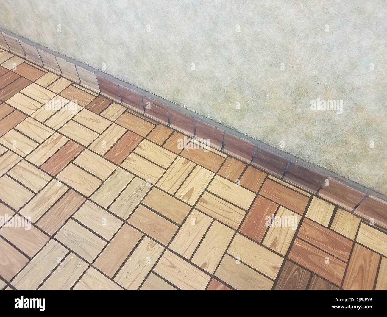 Variety of wooden like tiles. Samples of fake wood tiles for flooring.  Assortment of floor laminate / tiles in an interior shop Stock Photo - Alamy