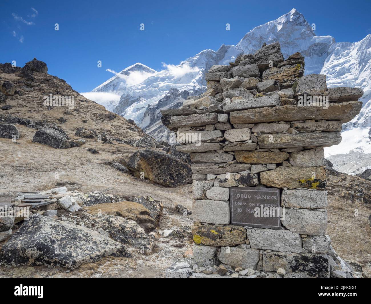 Adventure Consultants memorial to American climber Doug Hansen above Gorak Shep with the West Shoulder and Nuptse Nup II (7732m) in the bg. Stock Photo