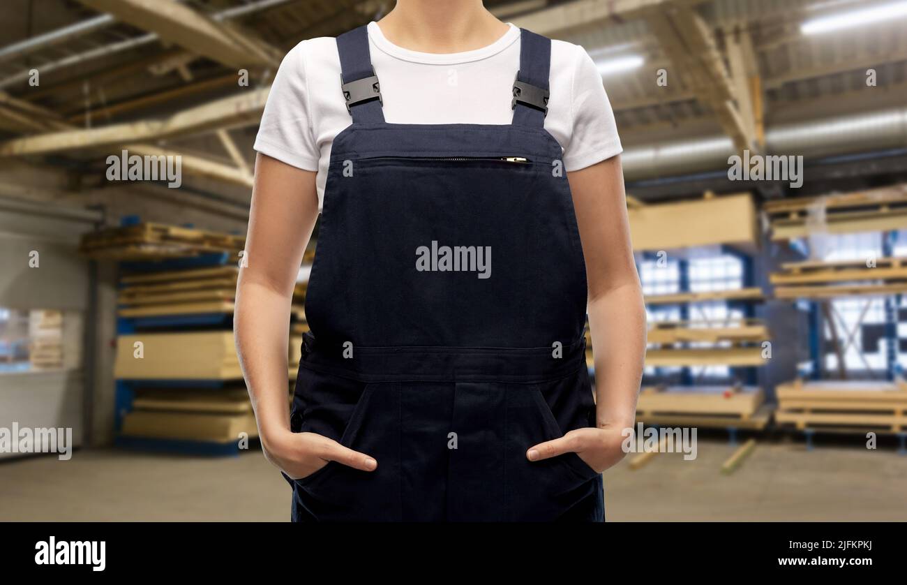 Female carpenter in uniform hi-res stock photography and images - Alamy