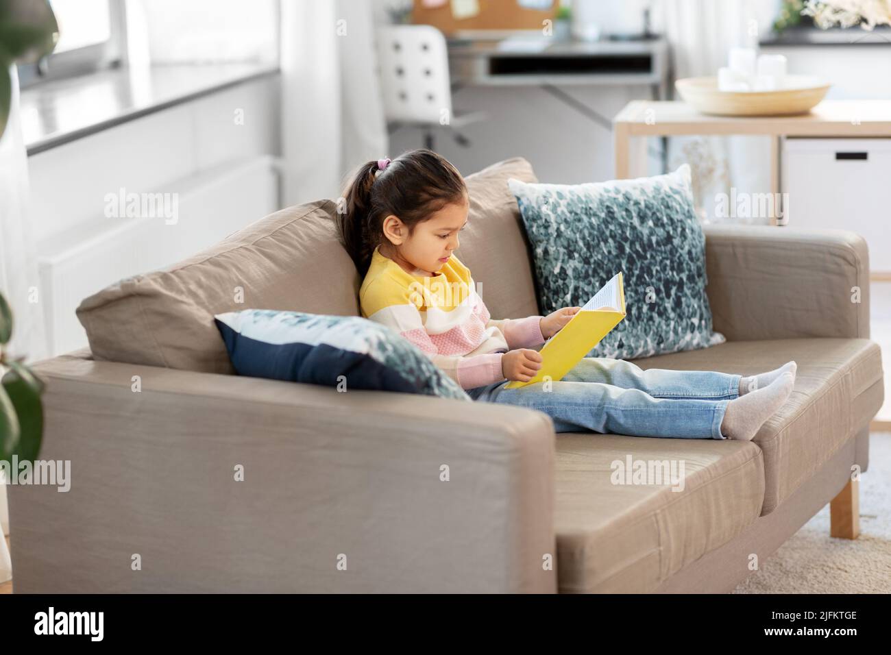 little girl reading book at home Stock Photo - Alamy