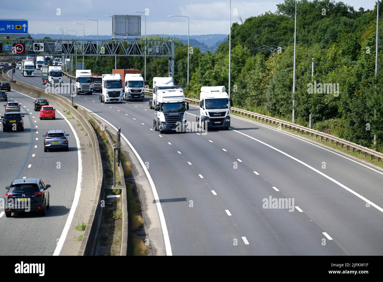 M5 Motorway, Bristol, UK. 4th July, 2022. A rolling roadblock has been formed to protest the cost of fuel. Protestors have set off from Bridgewater and are holding up traffic by driving slowly along the M5 Motorway. Credit: JMF News/Alamy Live News Stock Photo