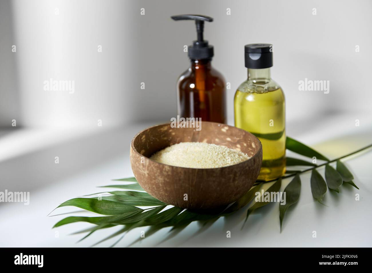 Coconut natural cosmetics hi-res stock photography and images - Alamy