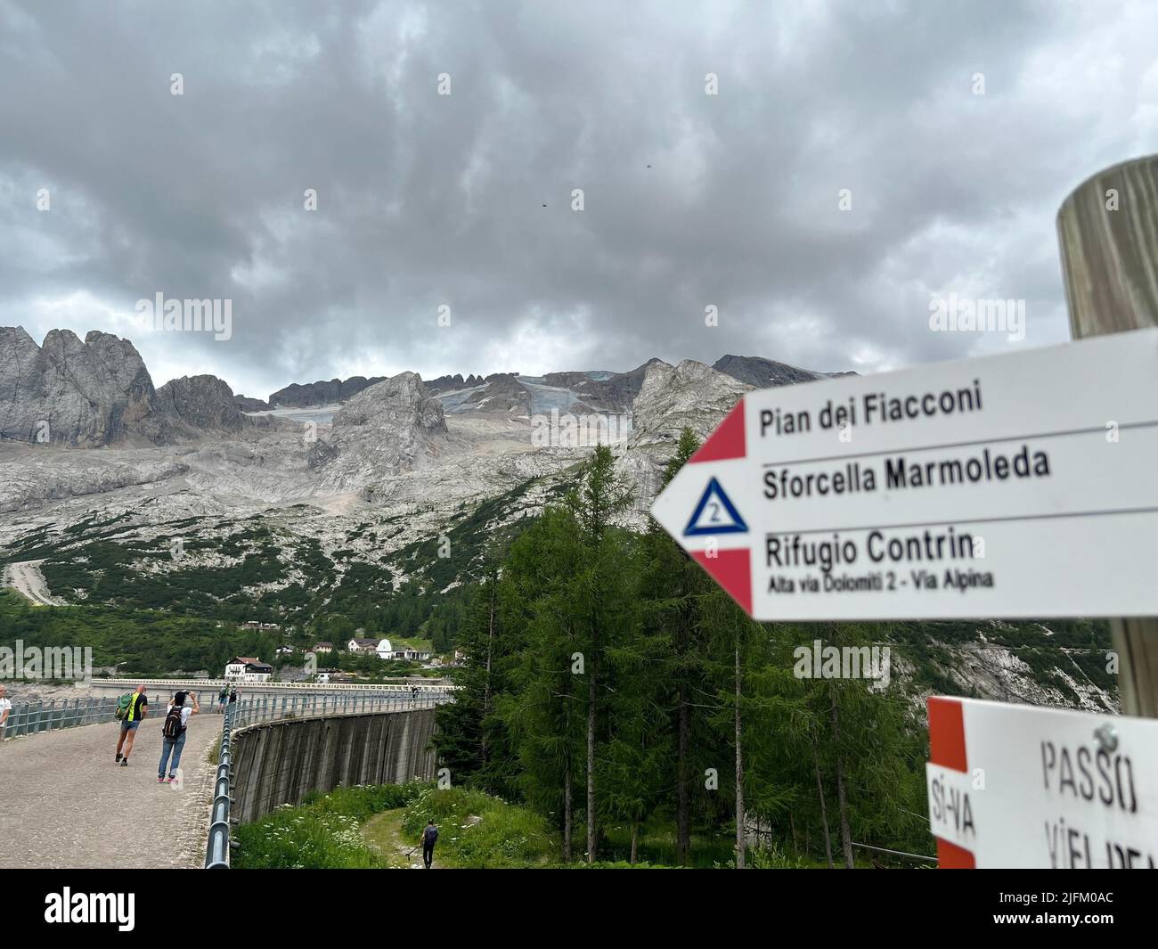 Passo Fedaia, Italy. 04th July, 2022. View of the broken glacier on Mount Marmolata from Passo Fedaia in the Dolomites in South Tyrol. After the momentous glacier collapse in northern Italy, the German Foreign Office assumes that Germans are involved in the accident. On Sunday, 03.07.2022 ice, snow and rocks broke off on the mountain Marmolata and buried several climbers. Credit: Manuel Schwarz/dpa/Alamy Live News Stock Photo