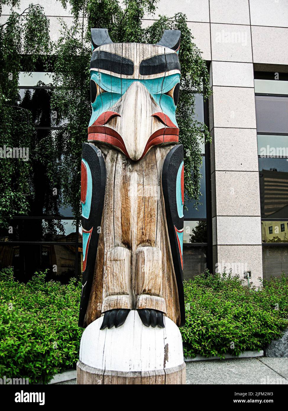 Totem Pole in front of Nesbett Courthouse, one of two entitled ''Attaining Balance Within'' by Lee Wallace and Edwin Dewitt. ''Raven Stealing the Stock Photo